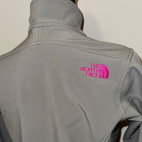 The North Face Women's Gray Ski Jacket with Pink Logo - Picture 4 of 5